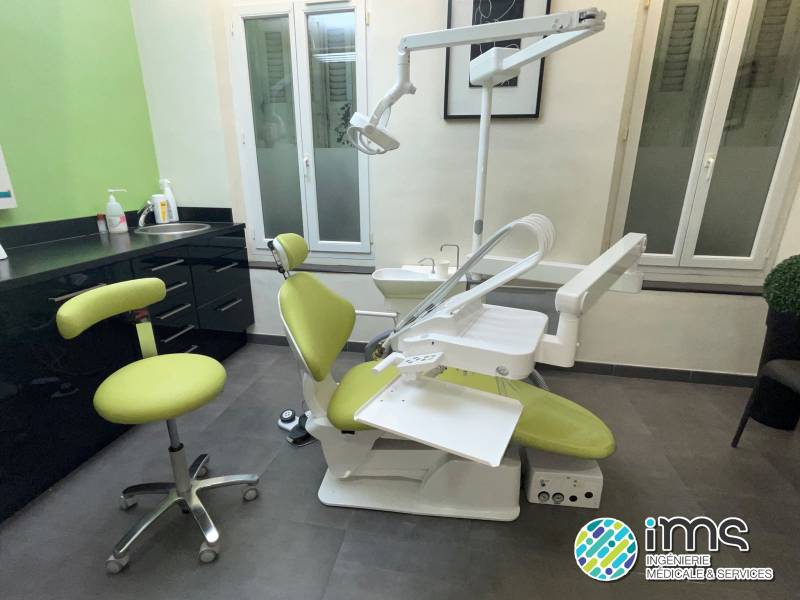 Fauteuil BELMONT CLESTA eIII avec pompe hydraulique (silence, longévité, douceur des mouvements), repose-nuque double-articulation, mouvements du fauteuil, positions programmées et retour à zéro.