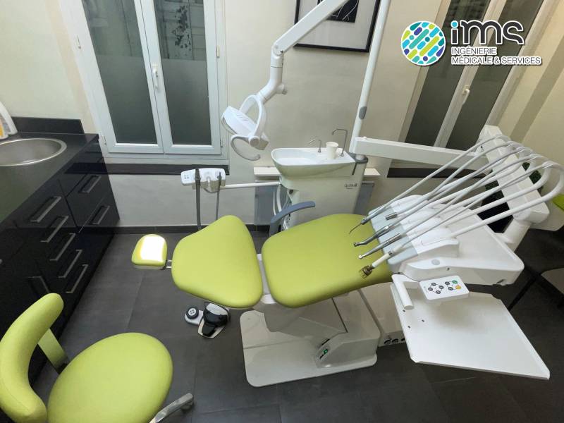 Fauteuil BELMONT CLESTA eIII avec pompe hydraulique (silence, longévité, douceur des mouvements), repose-nuque double-articulation, mouvements du fauteuil, positions programmées et retour à zéro.