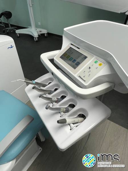 Fauteuil chaise BELMONT EURUS S4 avec unit fouets à très grand débattement, tablette ou cart mobile 